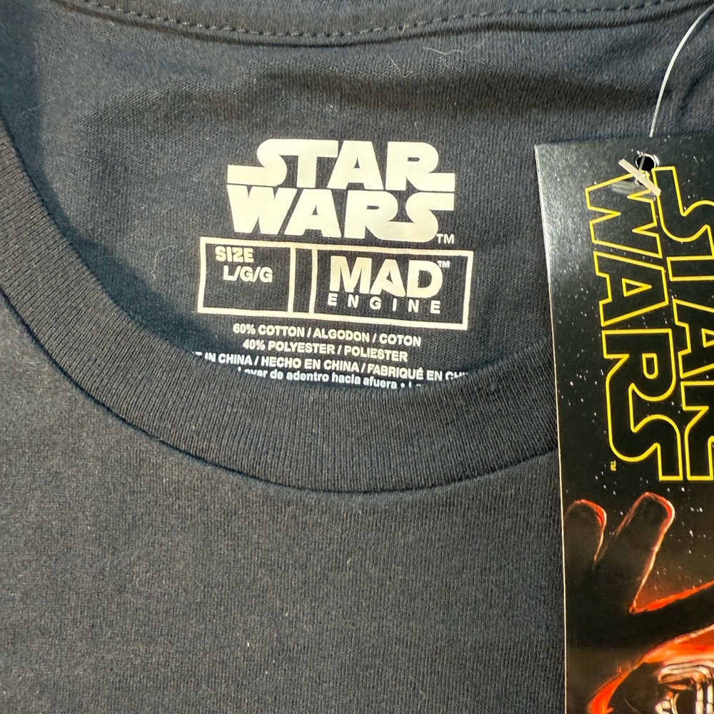 Star Wars Disney Men's Large Darth Vader Van Gogh Style T-Shirt & Socks Set NWT - Picture 5 of 10